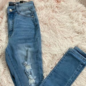 Light Washed Blue Jeans with Distressed Tear